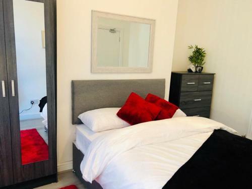 Lush Apartment 5 Bedroom House - Wbr