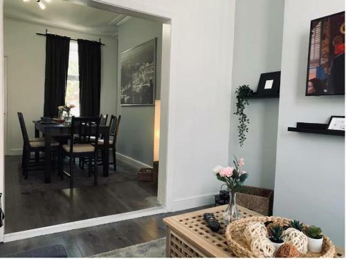 Stylish Home - Central - Free Parking