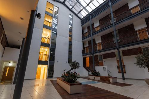 Air Host And Stay - Symphony Apartments
