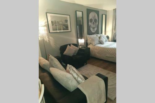 Beautiful Central City Centre Studio Apartment