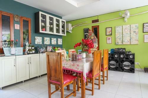 Hostal Rumah Kost Maple