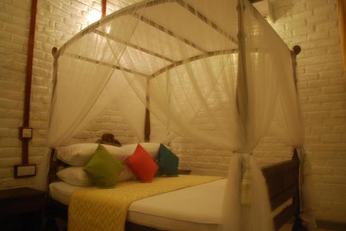 Lake Serenity Boutique Hotel