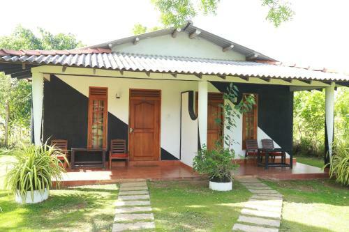 Eco Hotel Black & White - Anuradhapura