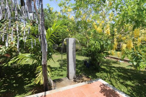 Eco Hotel Black & White - Anuradhapura