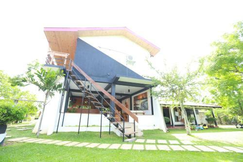 Eco Hotel Black & White - Anuradhapura