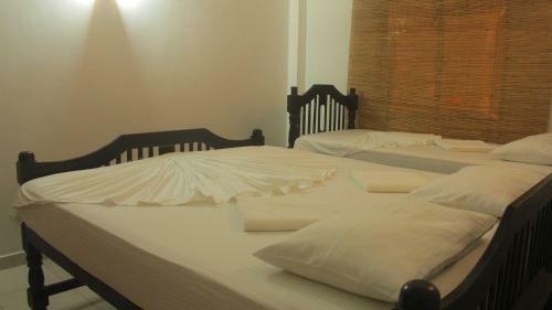 Hotel Tharusha Hoiday Inn
