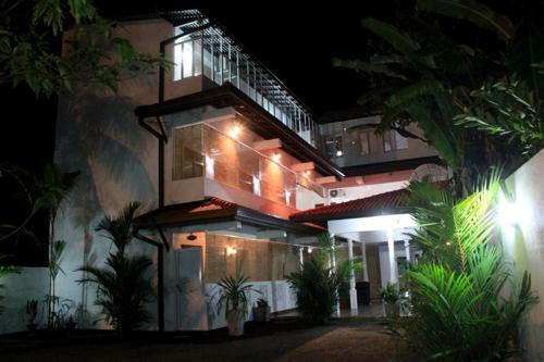 Hotel Tharusha Hoiday Inn