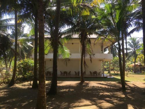 Bed & Breakfast Raja Beach Hotel