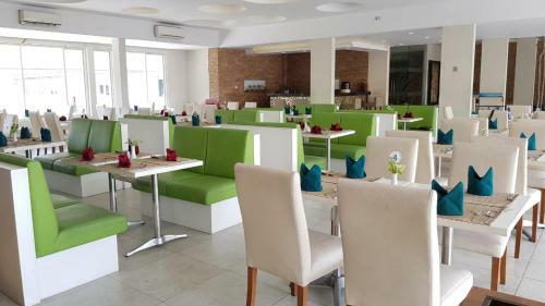 Hotel Front One Resort Magelang