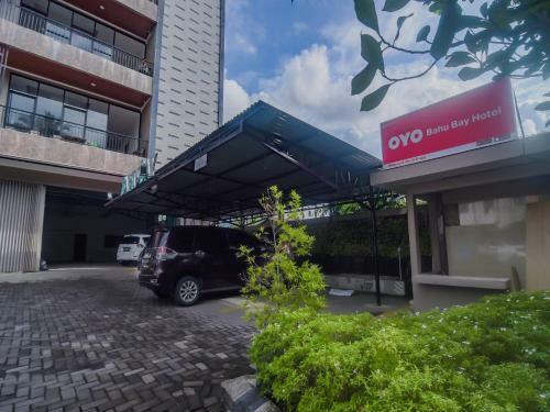 Vaccinated Staff - Oyo 90312 Bahu Bay Hotel