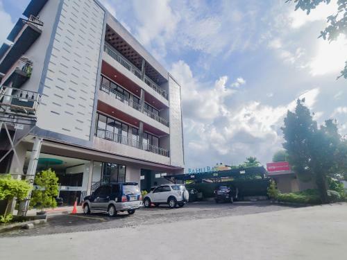 Vaccinated Staff - Oyo 90312 Bahu Bay Hotel
