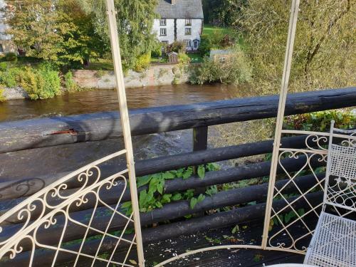 Riverside Cottage In Llangollen