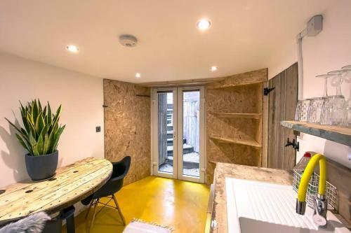 Fern Studio 1 Bedroom Apartment