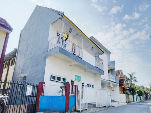 Hotel Spot On 90349 Edotel Tebe Syariah