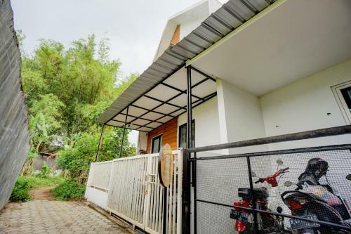 Hotel Spot On 90686 Griyapram Backpacker Syariah