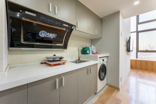 Locals Apartment House 24