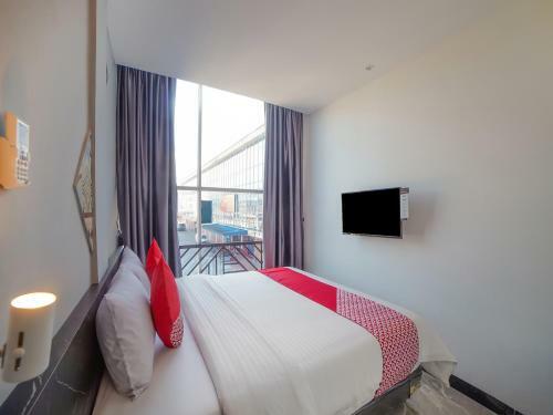 Oyo 90447 Kardopa Hotel Megapark