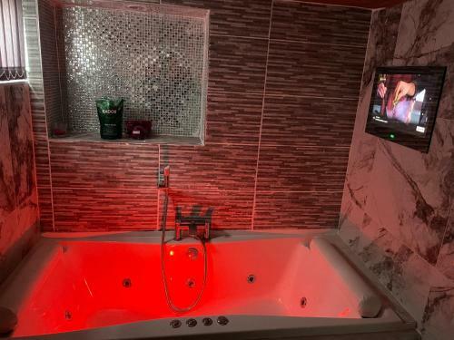 Apartamento Hidden Gem Lt Properties Jaccuzi Bath Superkingsize Bed Parking Available