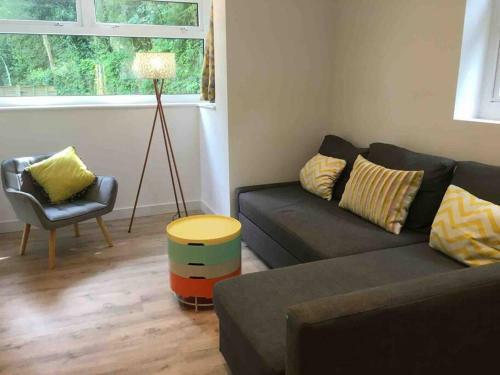 Bright And Spacious Annex Near Lymington With Private Garden
