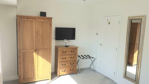 Self Contained Modern Apartment In Lymington