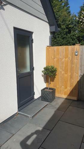 Self Contained Modern Apartment In Lymington