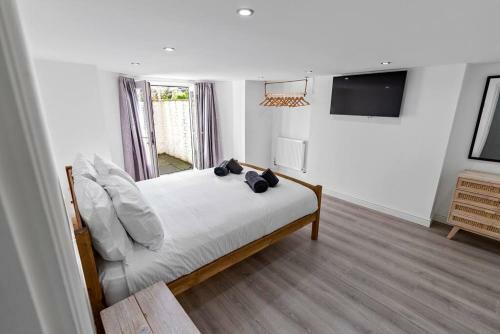 Apartamento Large, Bright Central Maisonette With Free Parking
