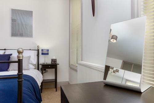 Charles Alexander Short Stay - The Old Bank Apartments