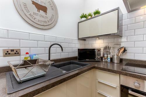 Charles Alexander Short Stay - The Old Bank Apartments