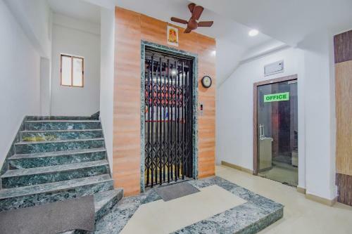 Oyo Flagship 76077 Adri Hotels 2