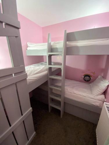 Hotel Gulliver's Valley, M1, Jct 31