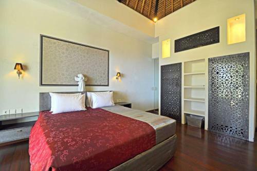 3-bedroom Beach Front Villa, 10 Mins To Dive Sites