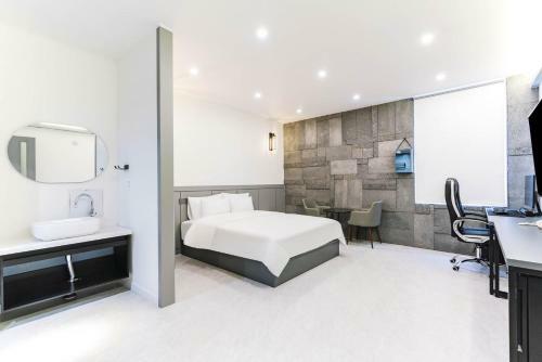 Pyeongtaek Godeok Rich Stay Hotel