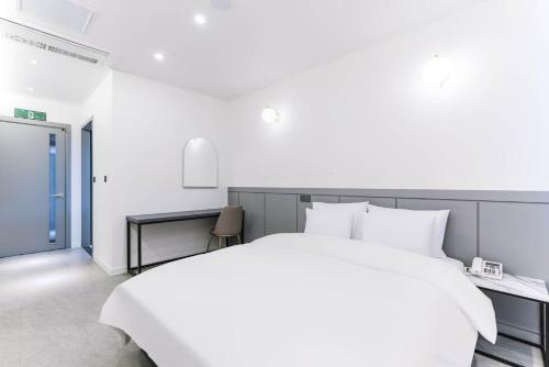 Pyeongtaek Godeok Rich Stay Hotel