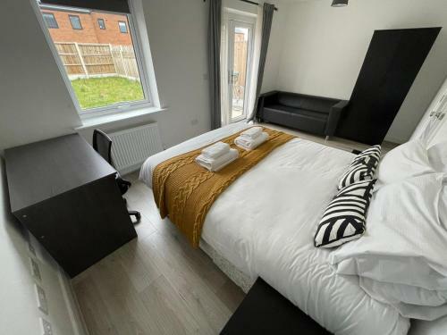 Hostal Large Bright King Sized Room - Short Walk From Cc