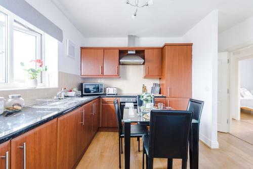 2 Bedroom Apartment Manchester Hosted By Mcr Dens