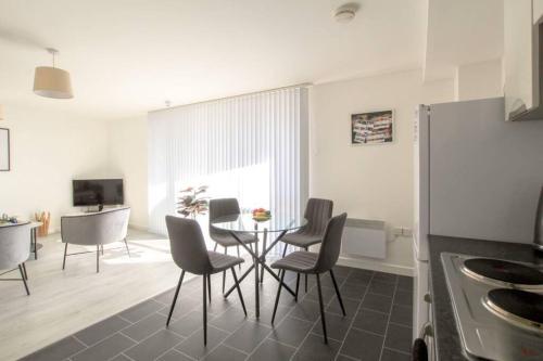 Apartamento Modern Fresh 2bd Apt Close To Centre And Uni-slps5
