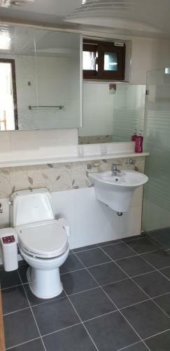 Geoje Sukwong Two Floors House