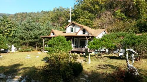Anna House Valley Pension