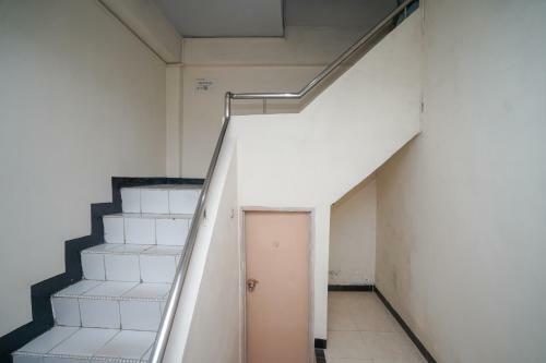 Oyo 448 Hotel Central