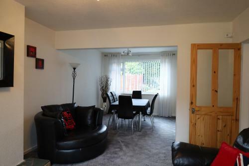 Ideal Home Away At Peveril
