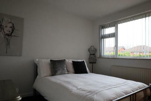Ideal Home Away At Peveril