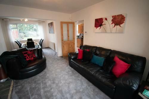 Ideal Home Away At Peveril