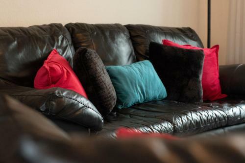 Ideal Home Away At Peveril