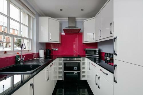 The Finney - Gorgeous, Chic 3 Bedroom House