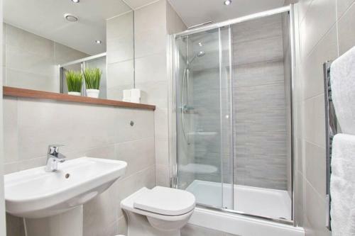 Stunning Apartment - Private Parking - Stadium Views