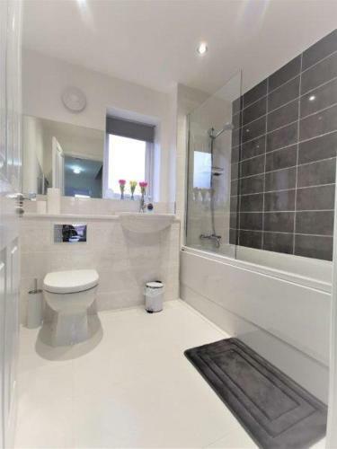 Stylish Room With Private Bathroom - Close To Cc
