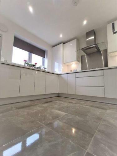 Stylish Room With Private Bathroom - Close To Cc