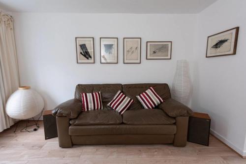 Cosy 2br House With Office & Parking!