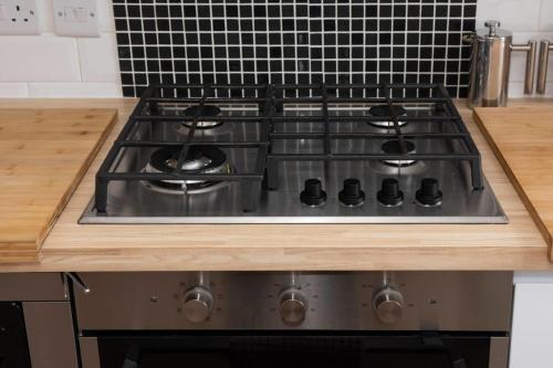 Cosy 2br House With Office & Parking!