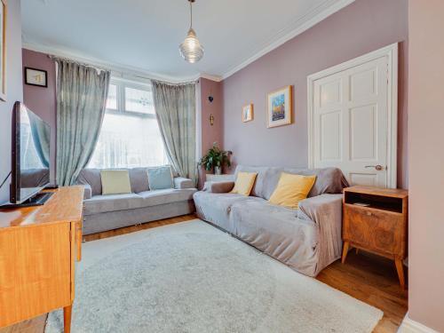 Cheerful 2 Bedroom Property Levenshulme